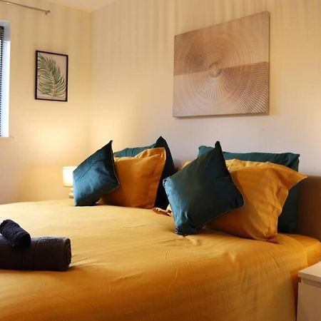 Cosy 3 Bedroom 2 Bathroom House With Parking Sheldon  Zewnętrze zdjęcie