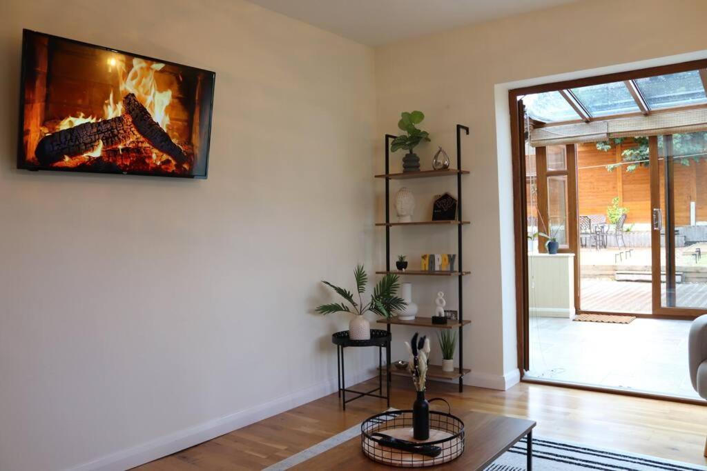 Cosy 3 Bedroom 2 Bathroom House With Parking Sheldon  Zewnętrze zdjęcie