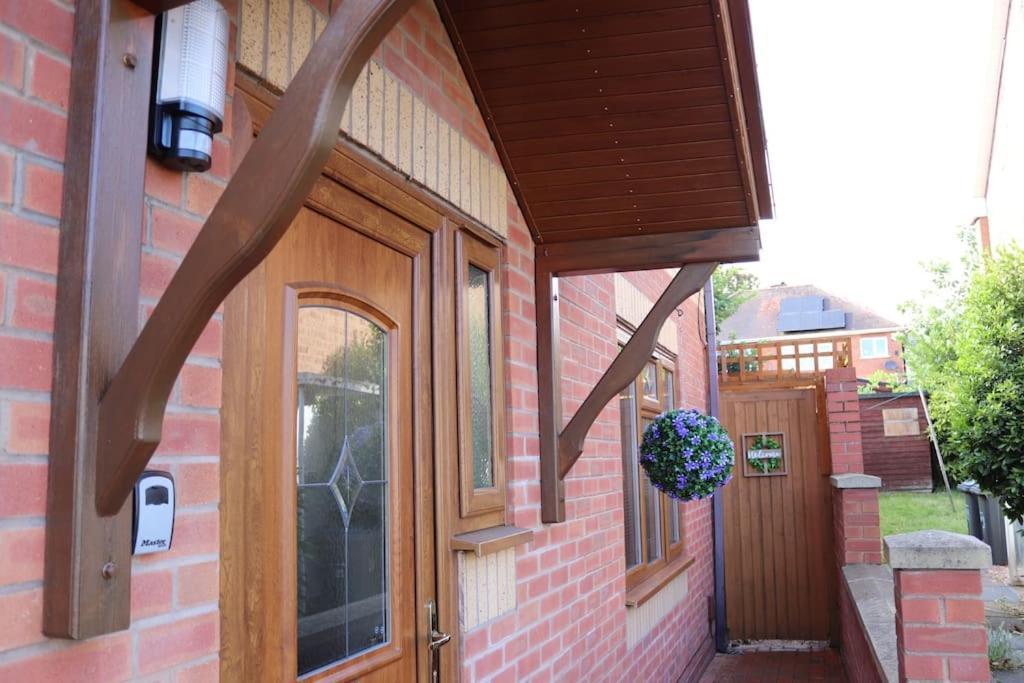 Cosy 3 Bedroom 2 Bathroom House With Parking Sheldon  Zewnętrze zdjęcie